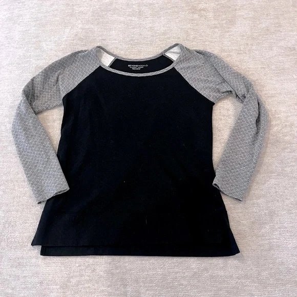 Cozy Quilt Raglan Sweater in Heather Grey by Beyond Yoga size medium - Picture 2 of 5